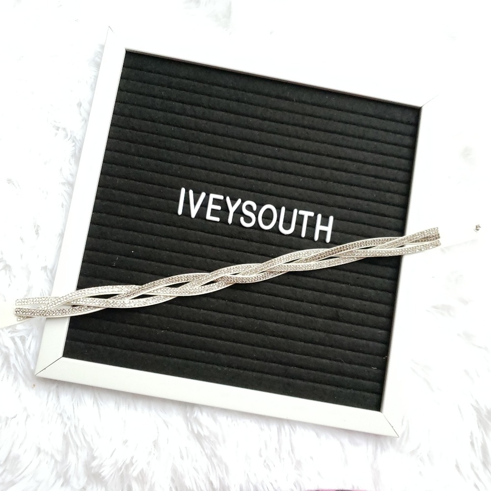 ☆new☆ White leather  wrap bracelet